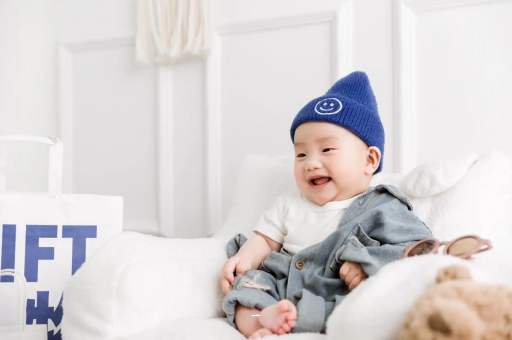 商水宝宝眼睛红红的